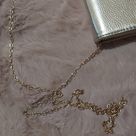 SALE‼️ Crossbody bag with chain - Picture 4 of 9